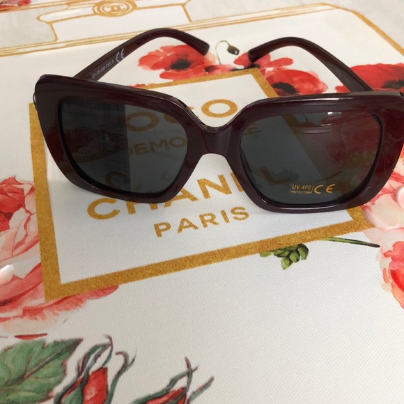 SE Brands Accessories - DARK BROWN FASHION SUNGLASSES NWT